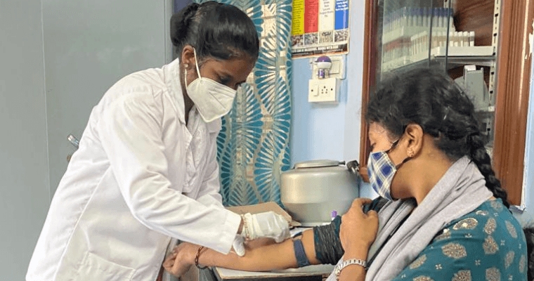 Bloedtest bij ASHA Foundation